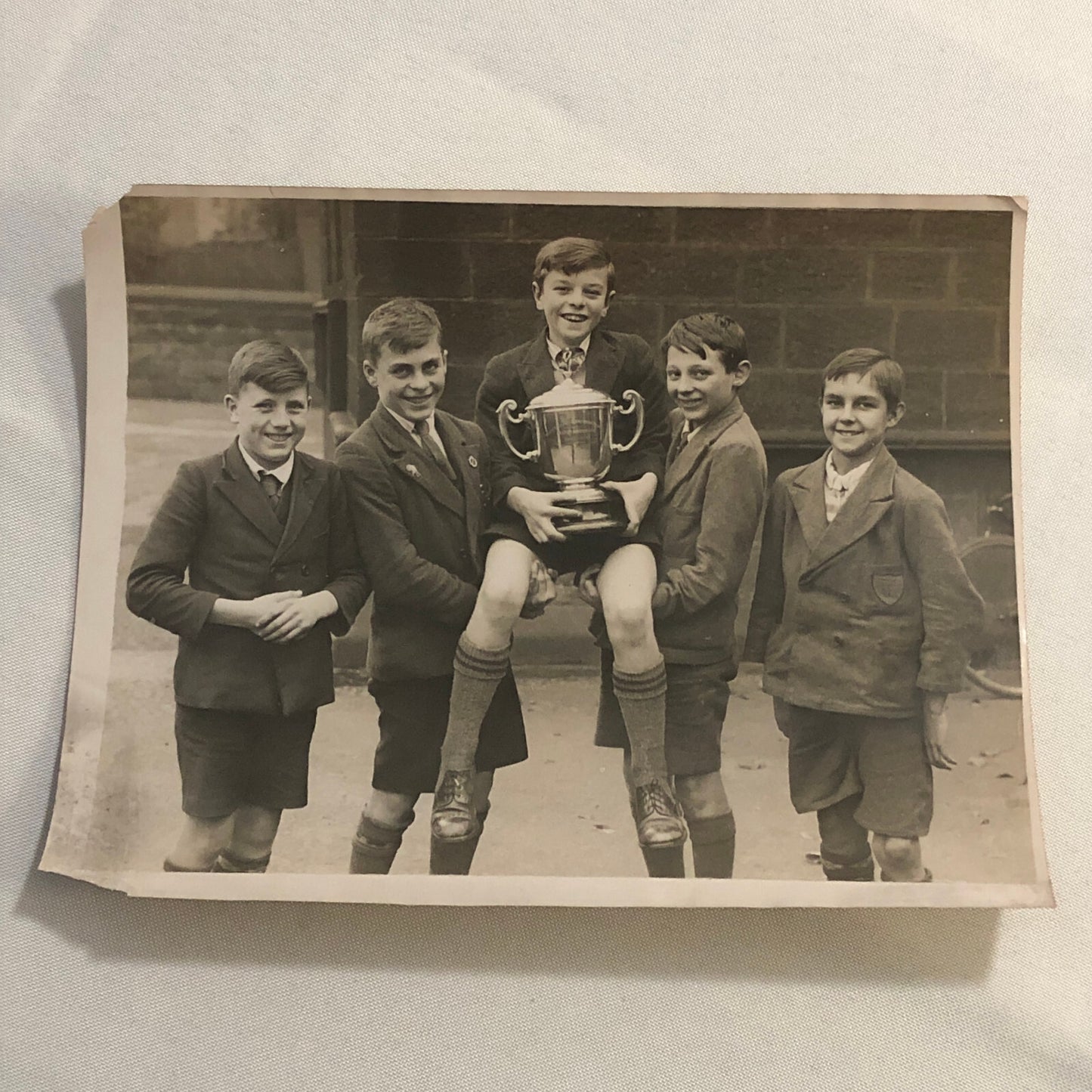 Press Photo Photograph Leeds Boys Win Cricket Tournament Trophy 1933