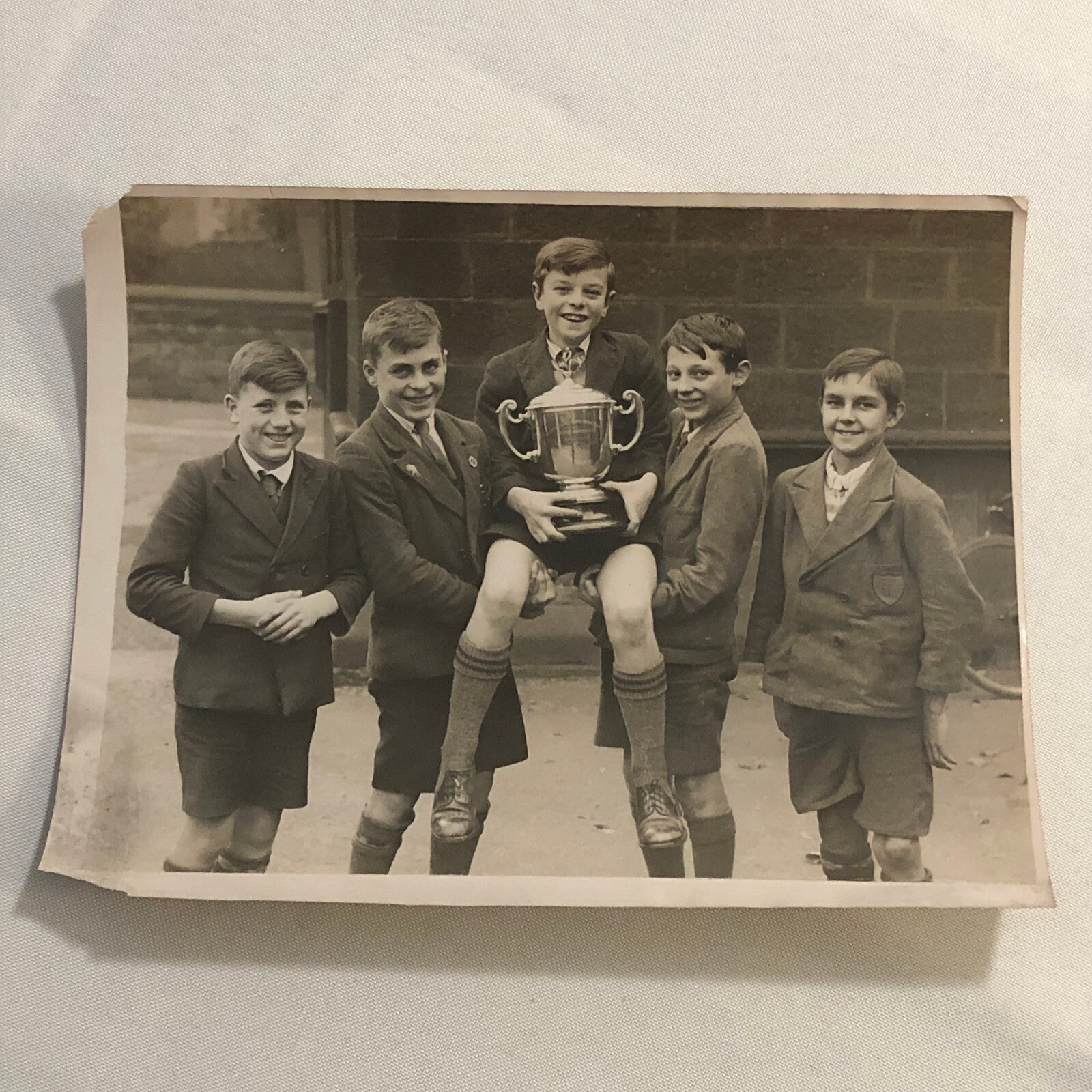 Press Photo Photograph Leeds Boys Win Cricket Tournament Trophy 1933
