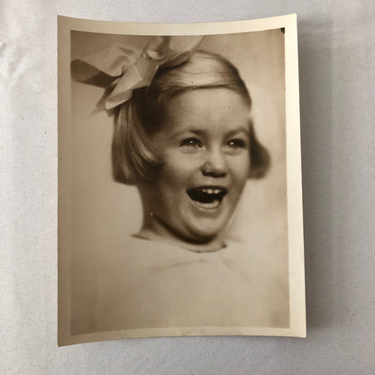 Press Photo Photograph Happy Young Child Girl Underwood & Underwood