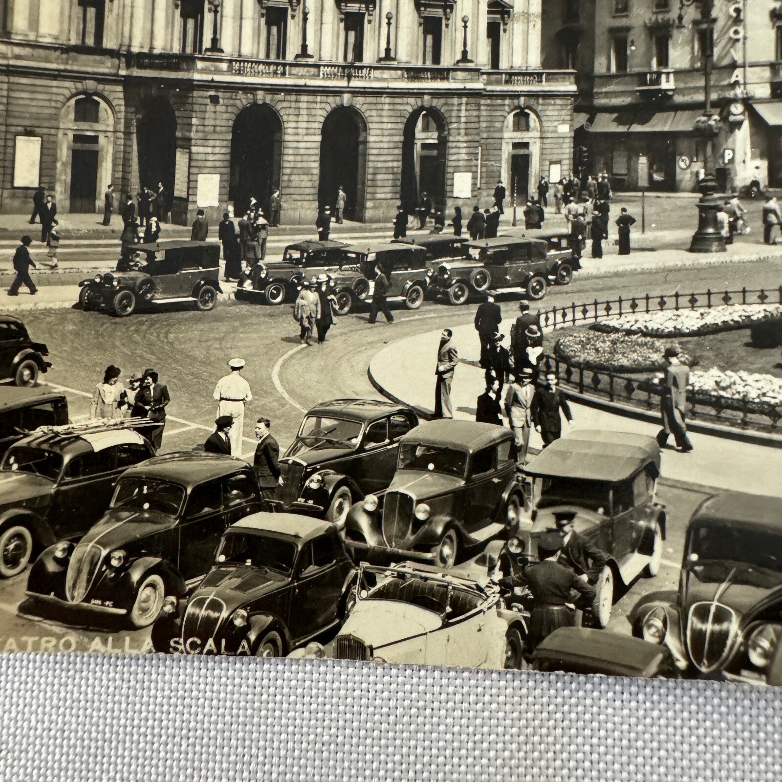 Vintage Italian Postcard Post Card Piazza E Teatro Alla Scala Cars Automobile