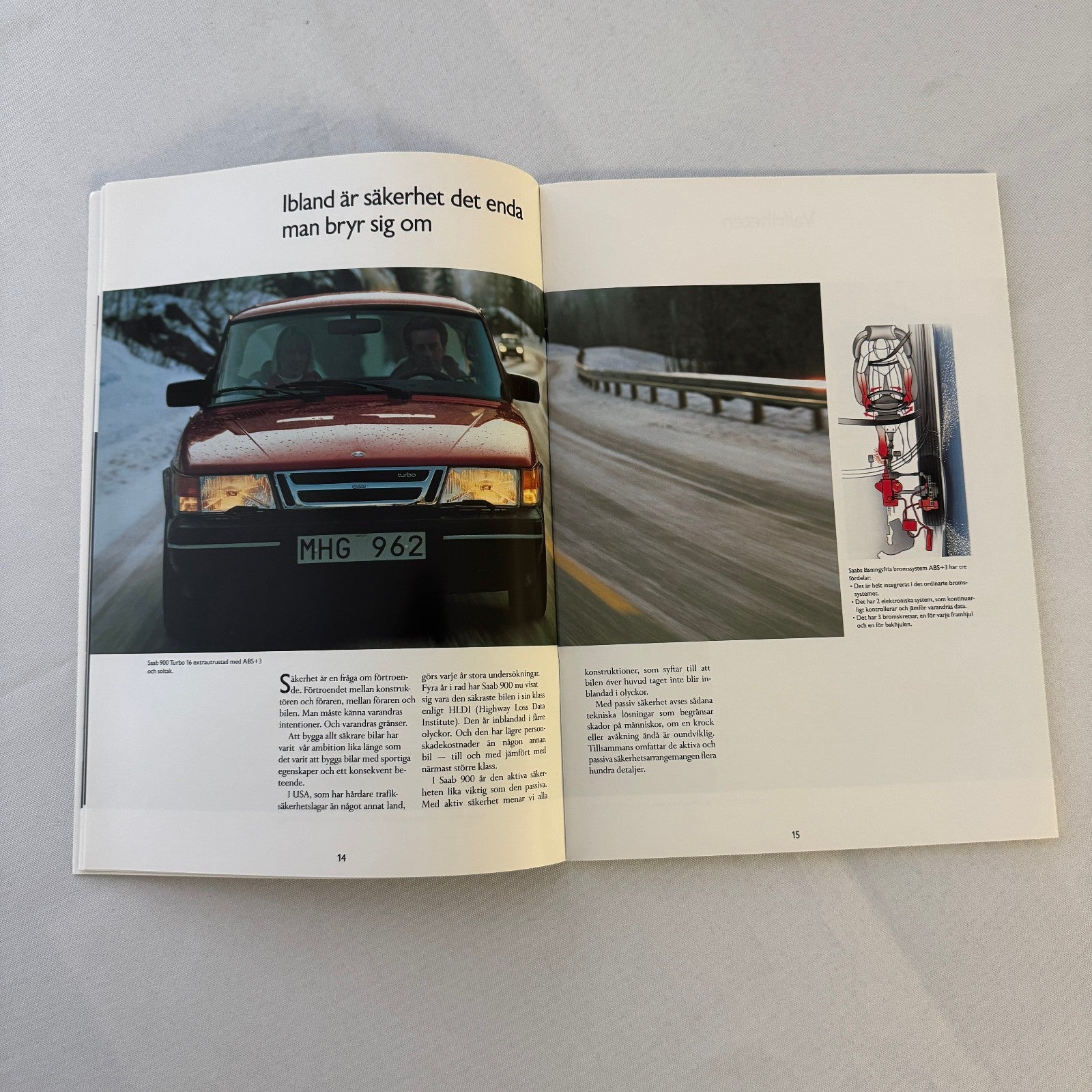 1990 Saab 900 Car Sales Brochure Catalog Saab 900 Cabriolet Turbo Aero SWEDISH