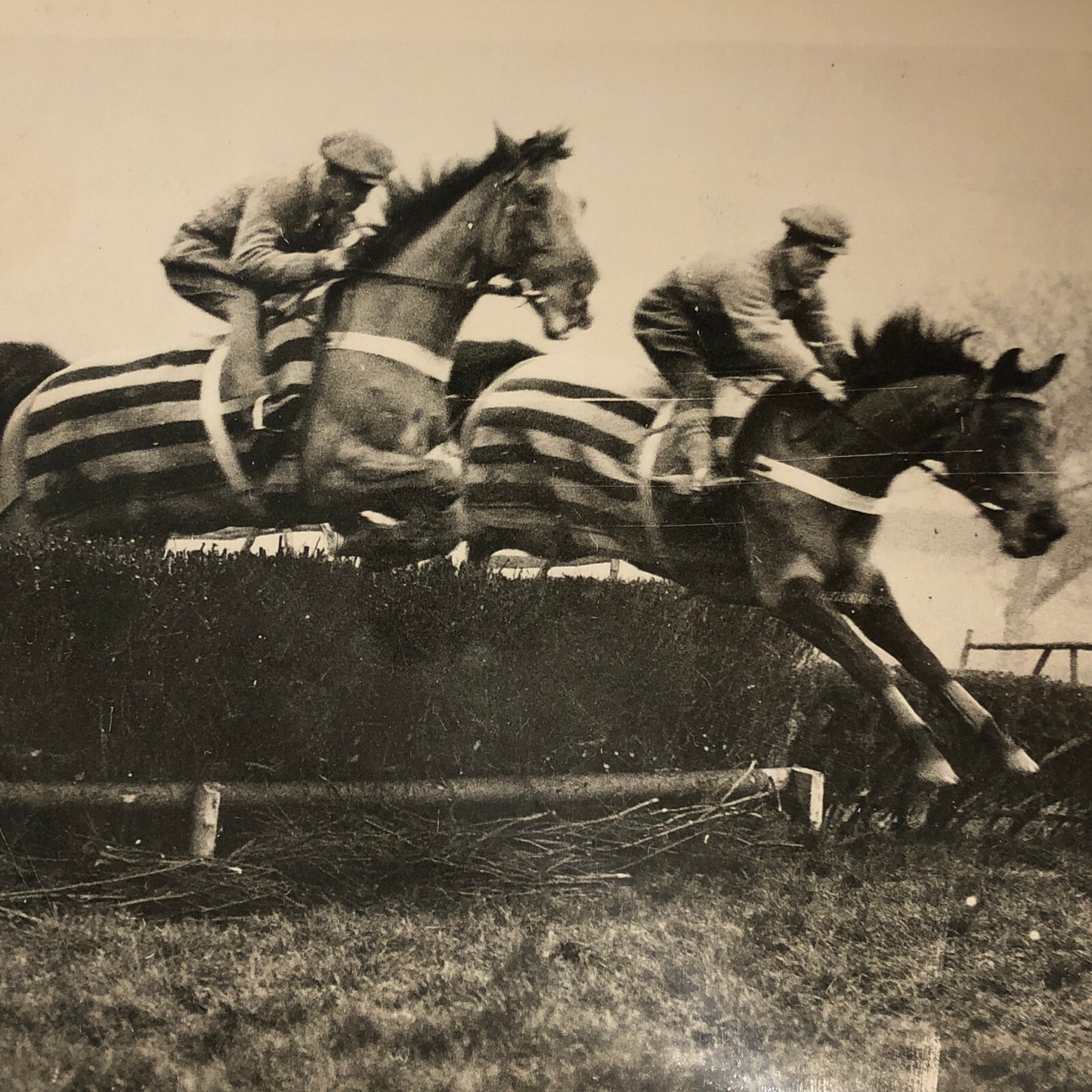 Press Photo Photograph Horse Racing Steeplechase UK Grand National Race Keystone