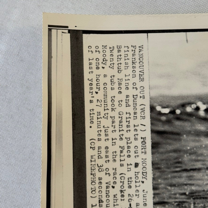 Vintage Press Photo Motor Boat Racing Bathtub Photograph Print 1976