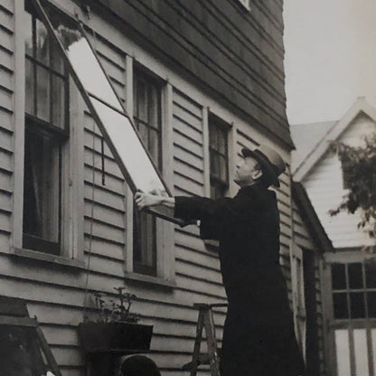Press Photo Photograph Couple Putting Up Storm Windows Winter Keystone Underwood