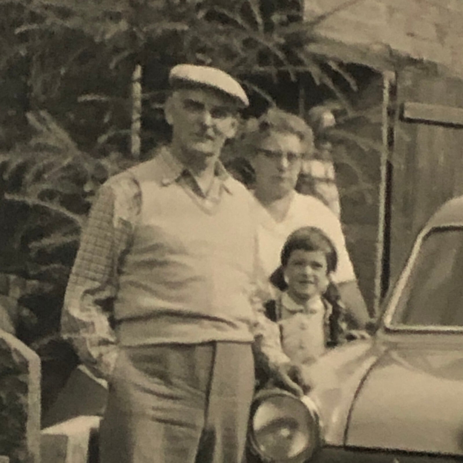 Vintage Photo Photograph Family with Classic Car - Tag AL22SM2