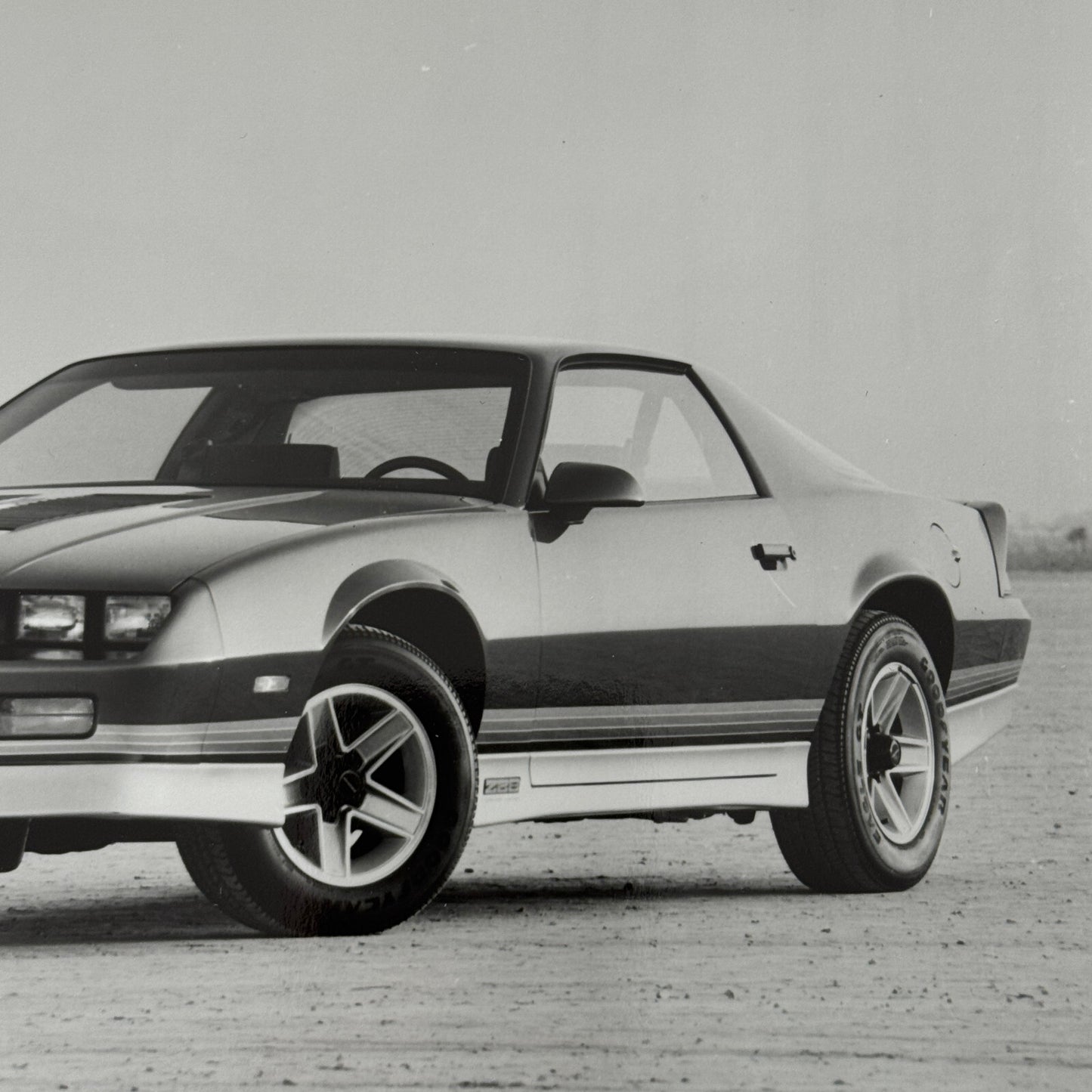 1987 Chevrolet Camaro Z28 Factory Press Publicity Photo Photograph Chevy Z-28