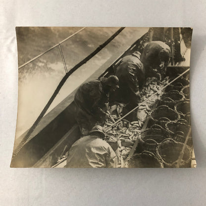 Vintage Press Photo Photograph Fishing Boat Fisherman Ship UK