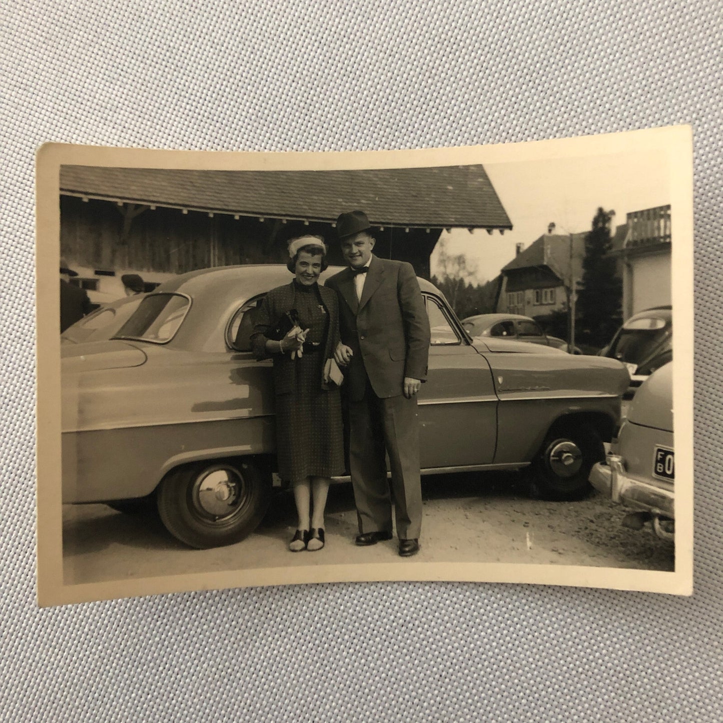 Vintage Photo Photograph Snapshot Couple with Car Automobile AL22SM2