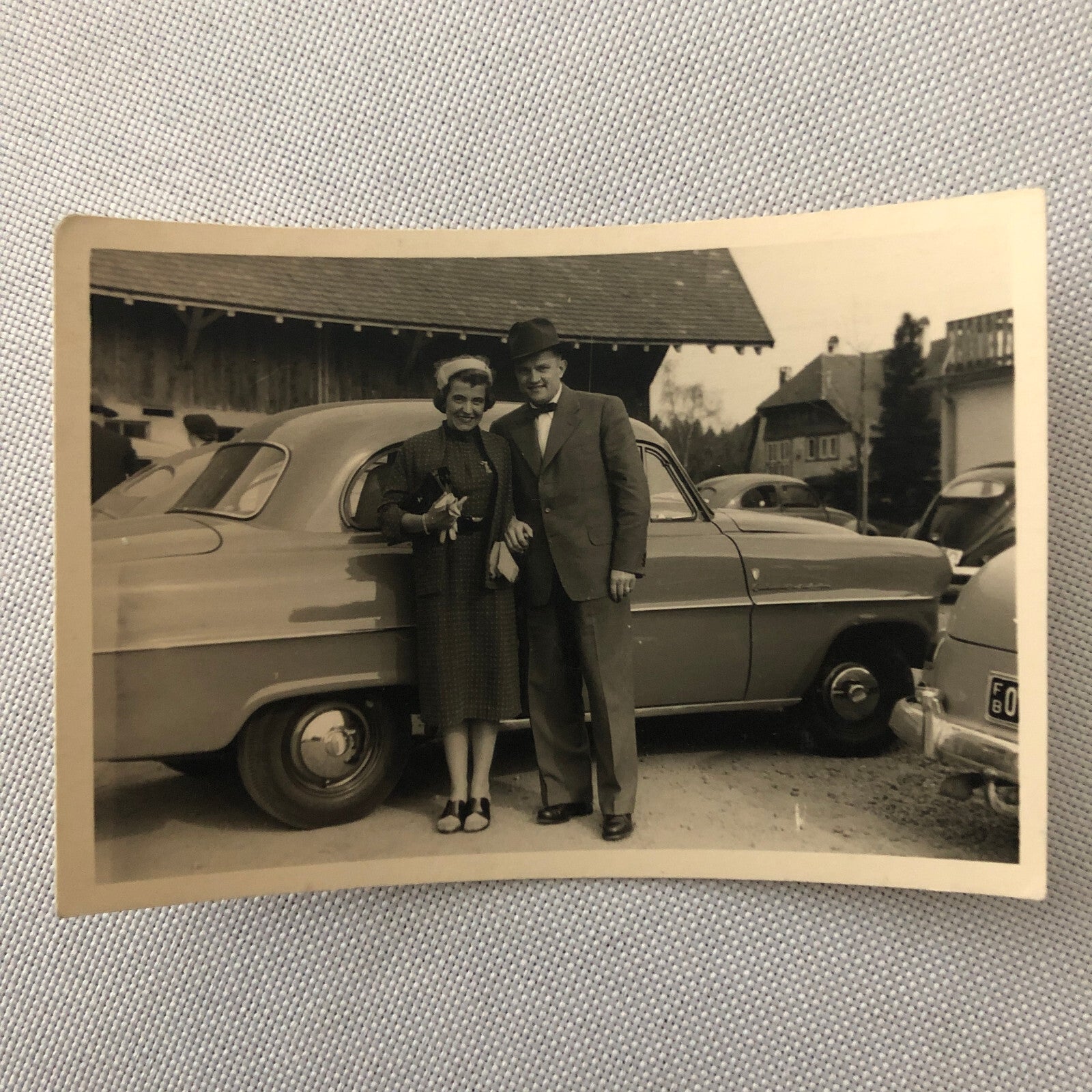 Vintage Photo Photograph Snapshot Couple with Car Automobile AL22SM2