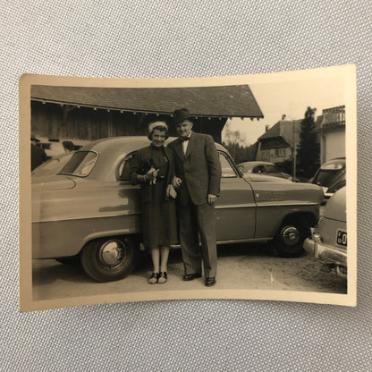 Vintage Photo Photograph Snapshot Couple with Car Automobile AL22SM2