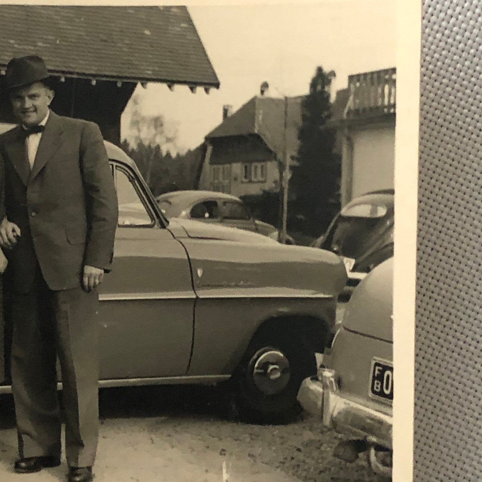 Vintage Photo Photograph Snapshot Couple with Car Automobile AL22SM2