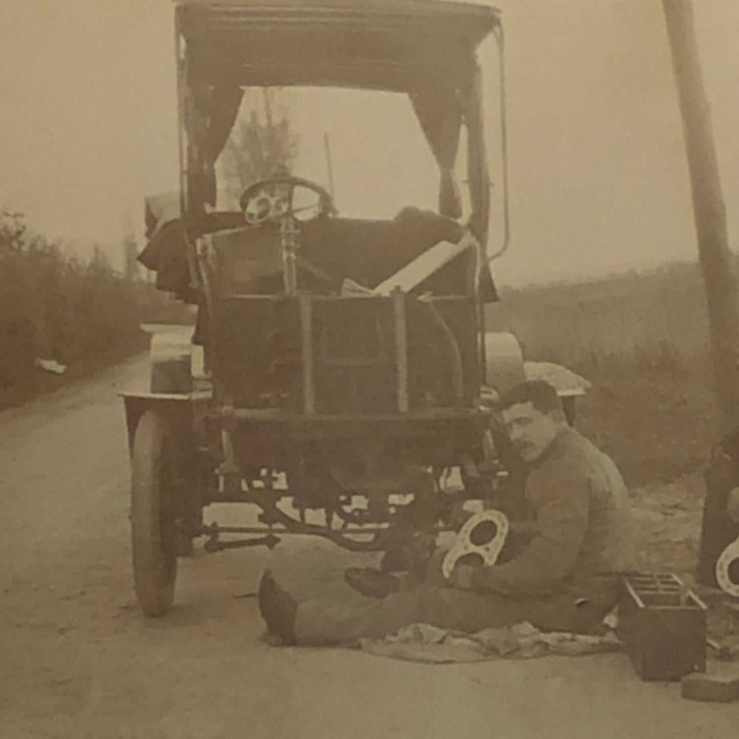 Antique Photo Photograph Print Men Fixing Early Automobile Car Vehicle Italian ?