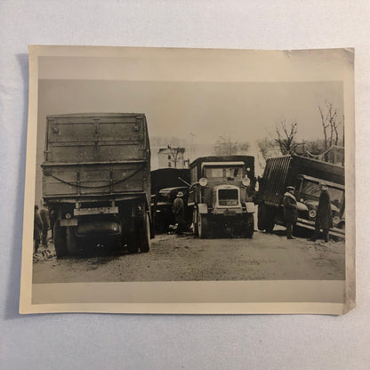 Press Photo Photograph Truck Accident Crash Batavia New York NY Disaster