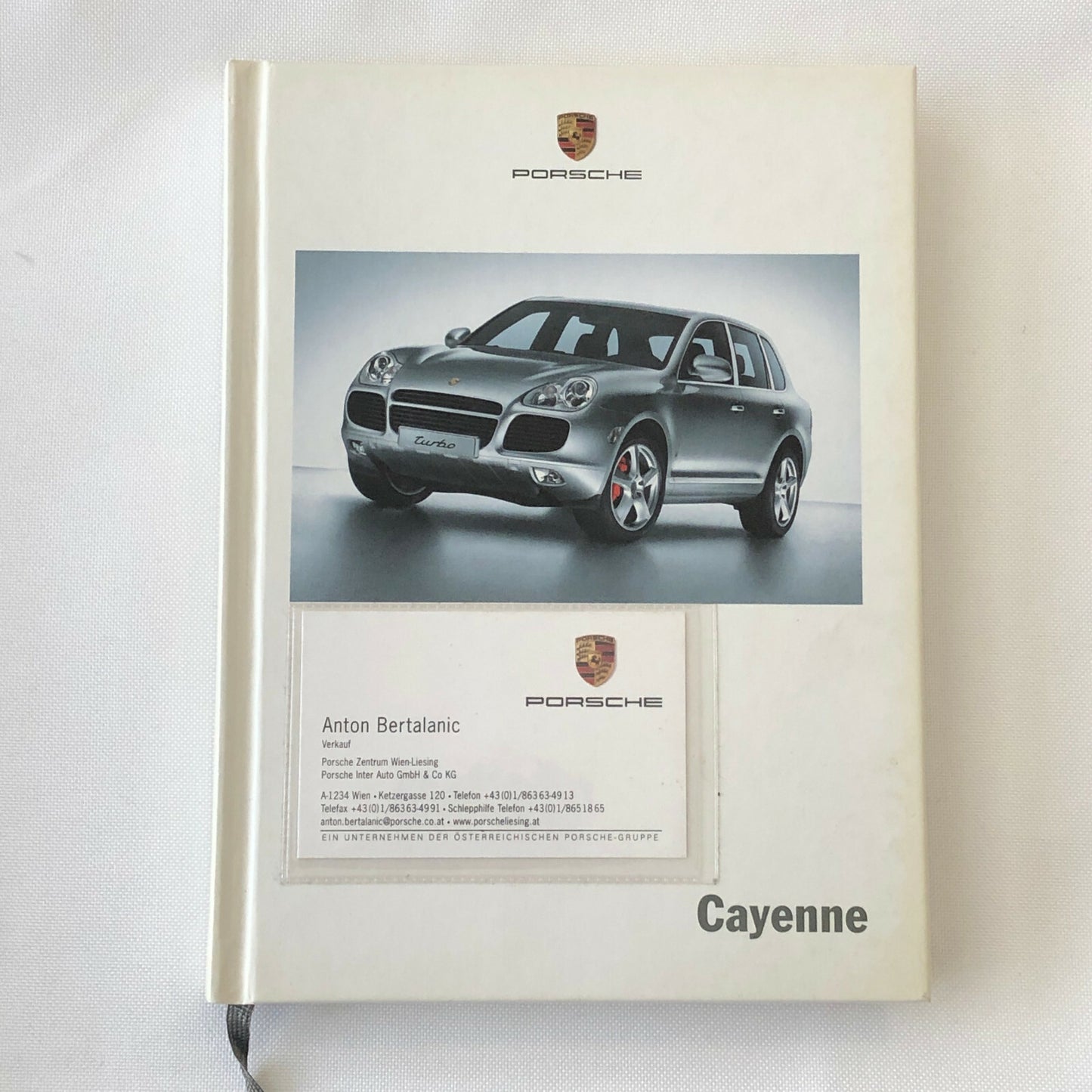 2005 ? Porsche Cayenne Hardbound Book Sales Brochure Catalog GERMAN