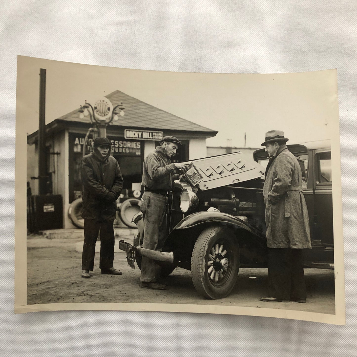Press Photo Photograph Car Automobile at Service Garage Keystone Underwood