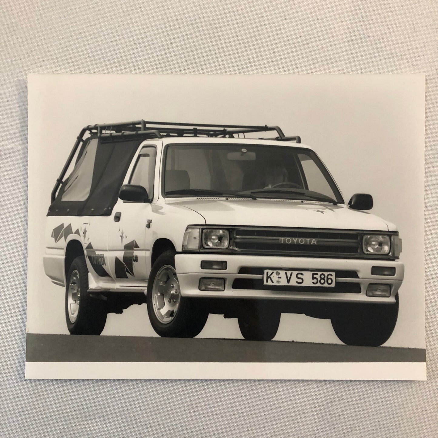 1989 Toyota Truck Press Kit with Photos Liteace Hiace Hilux Model F GERMAN Text