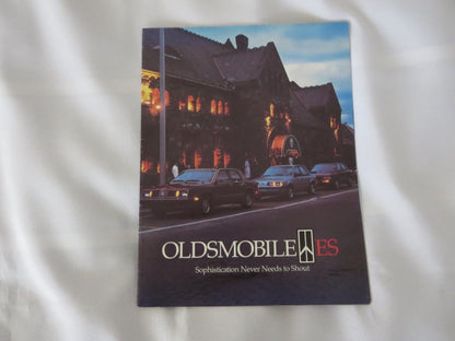 1983 Oldsmobile ES Sales Brochure Catalog Omega Cutlass Ciera Firenza