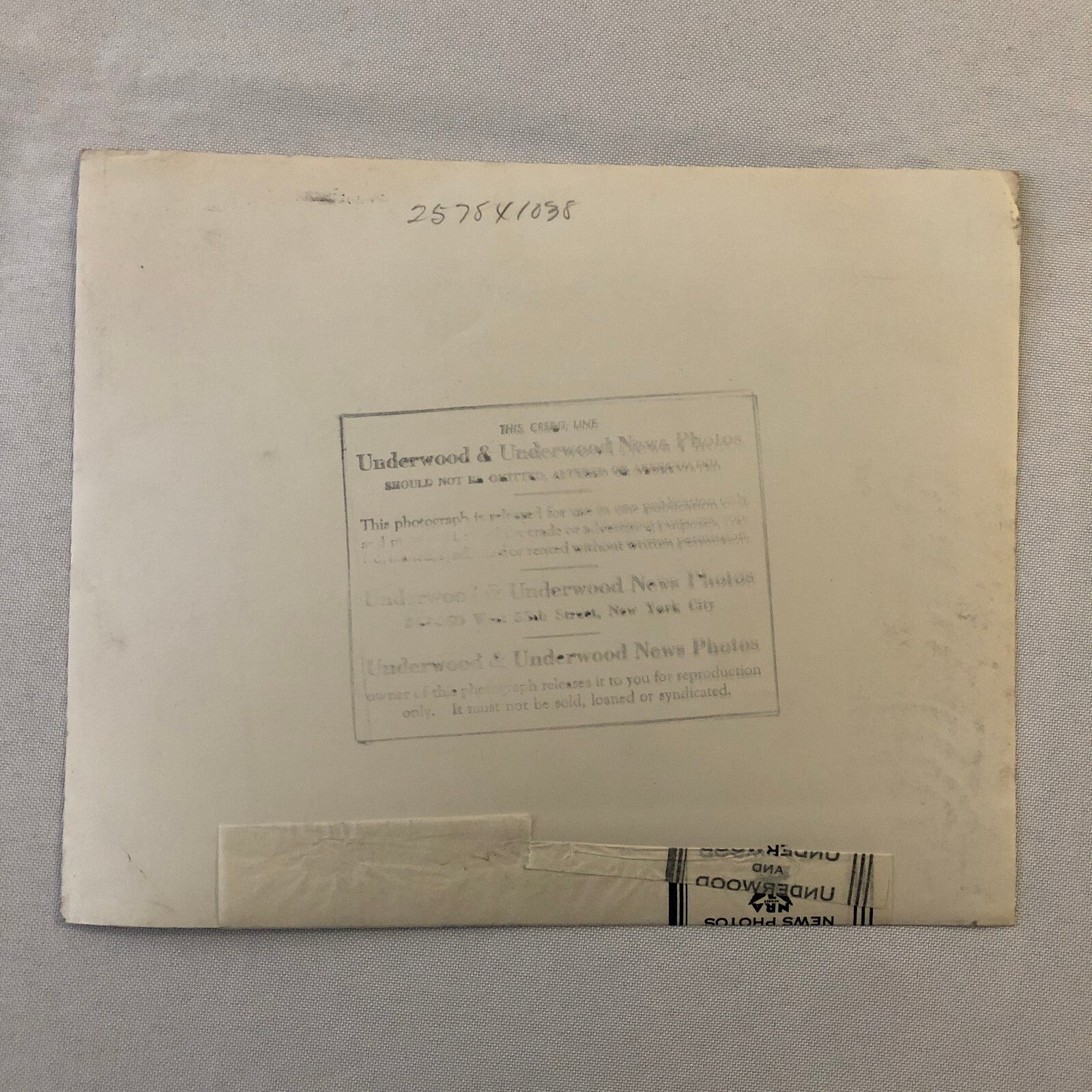 Press Photo Photograph German Sculptor Deported Britain Baron Von Ledermann