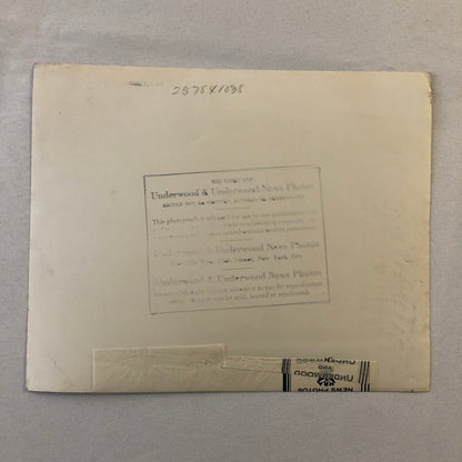 Press Photo Photograph German Sculptor Deported Britain Baron Von Ledermann