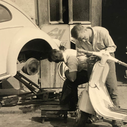 Vintage Photo Photograph Scooter VW Volkswagen Beetle Mechanics  - Tag AL22SM2