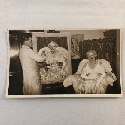 Vintage Press Photo Photograph Leslie Foot Paints Portrait Rita Cooper Actress