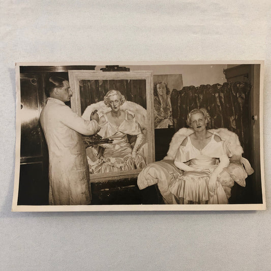 Vintage Press Photo Photograph Leslie Foot Paints Portrait Rita Cooper Actress
