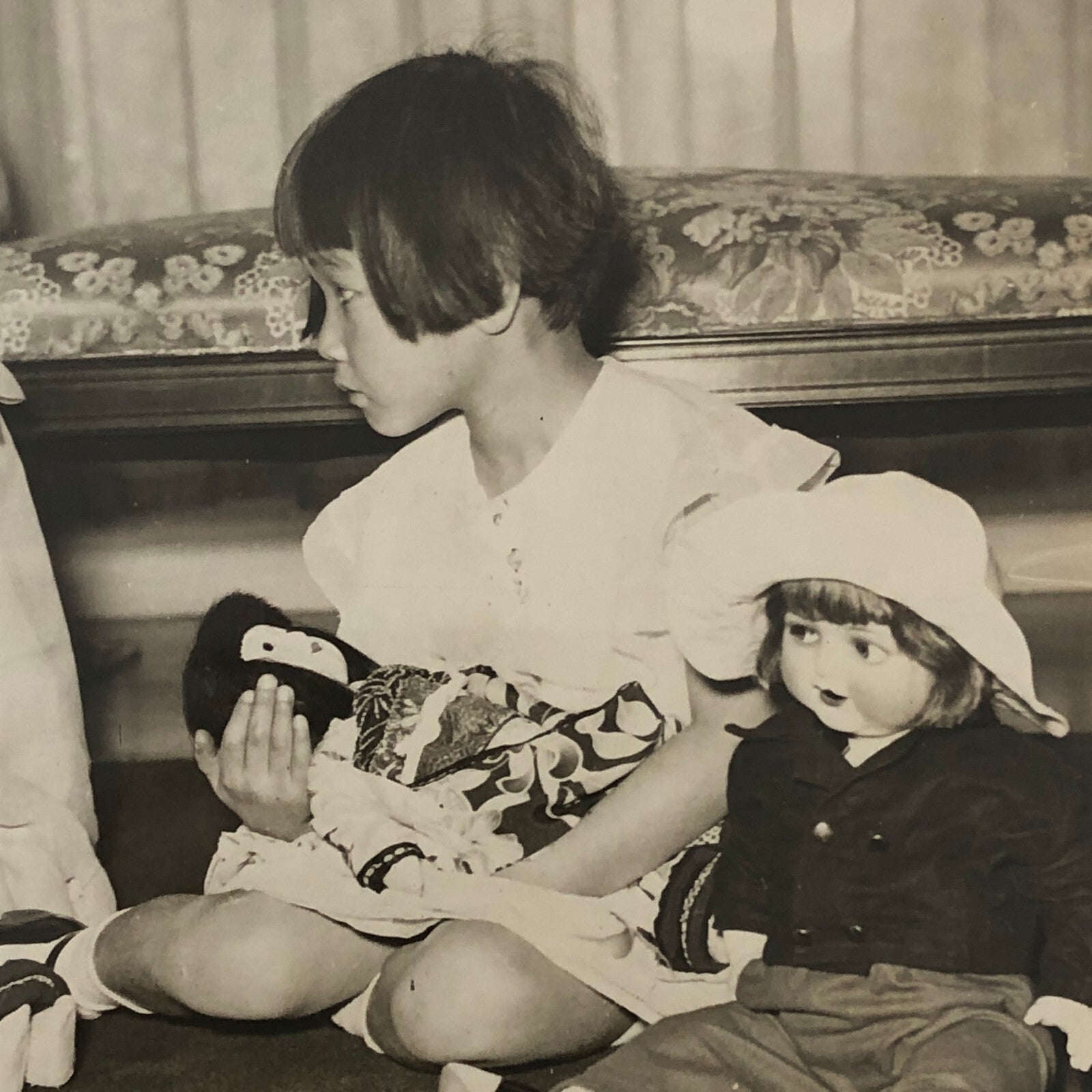 Press Photo Photograph Children of Japanese Ambassador Play with Dolls 1934