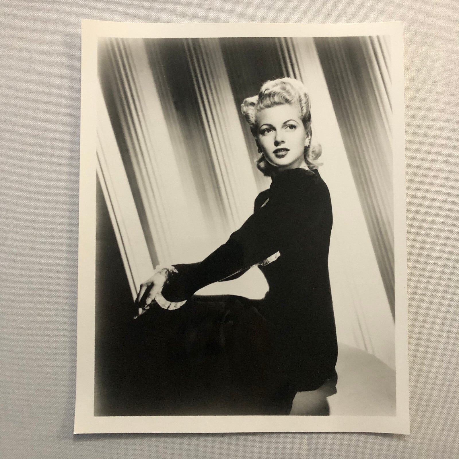 Actress Photo Photograph Vintage Image Modern Print Beautiful Lana Turner ?