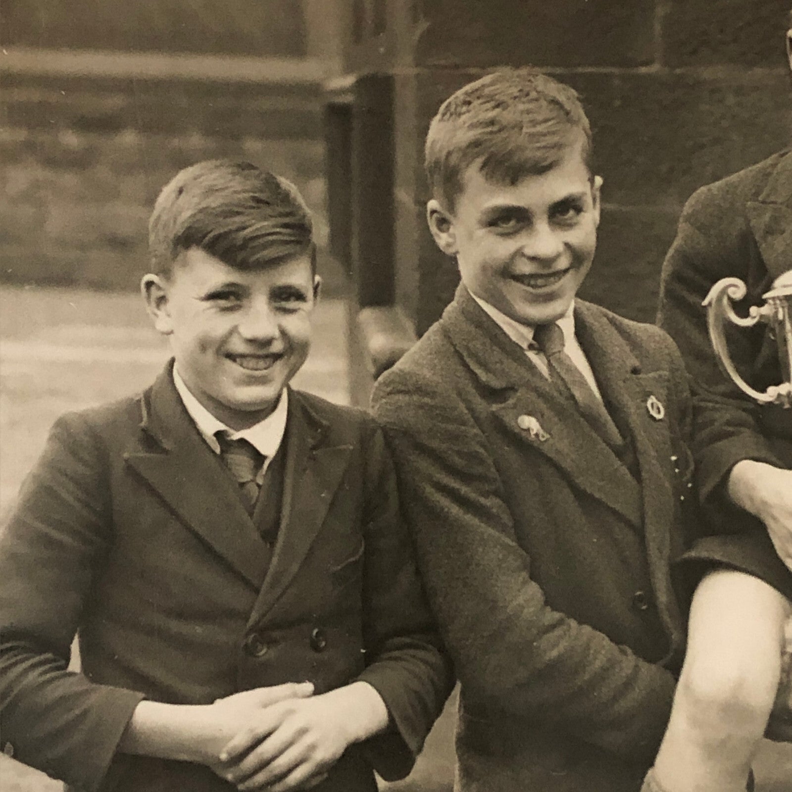 Press Photo Photograph Leeds Boys Win Cricket Tournament Trophy 1933