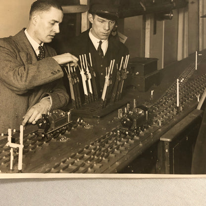 Press Photo Photograph Train Railway Signalman Training Equipment 1934 London