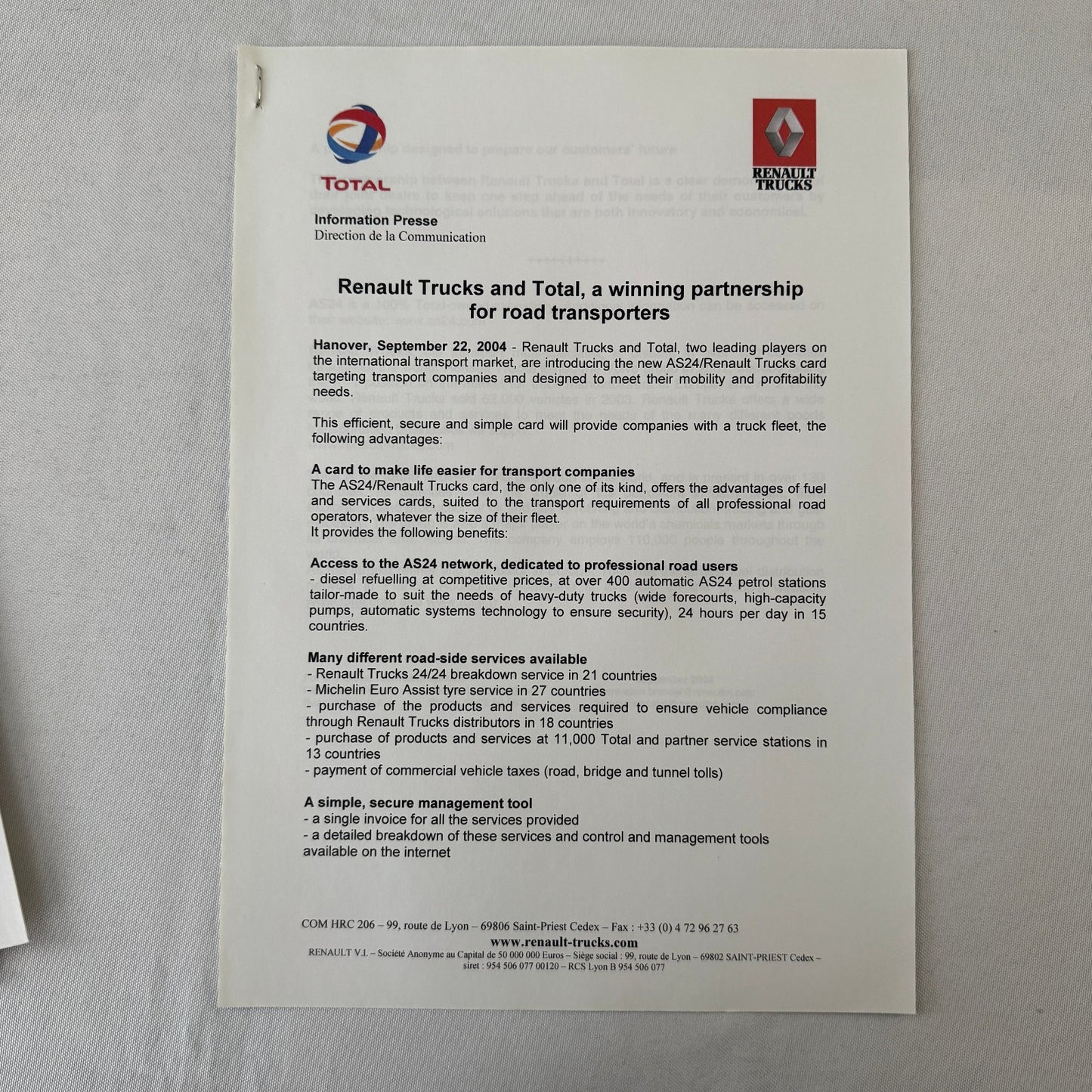 2004 Renault Commercial Truck Press Kit with Photo CD GERMAN