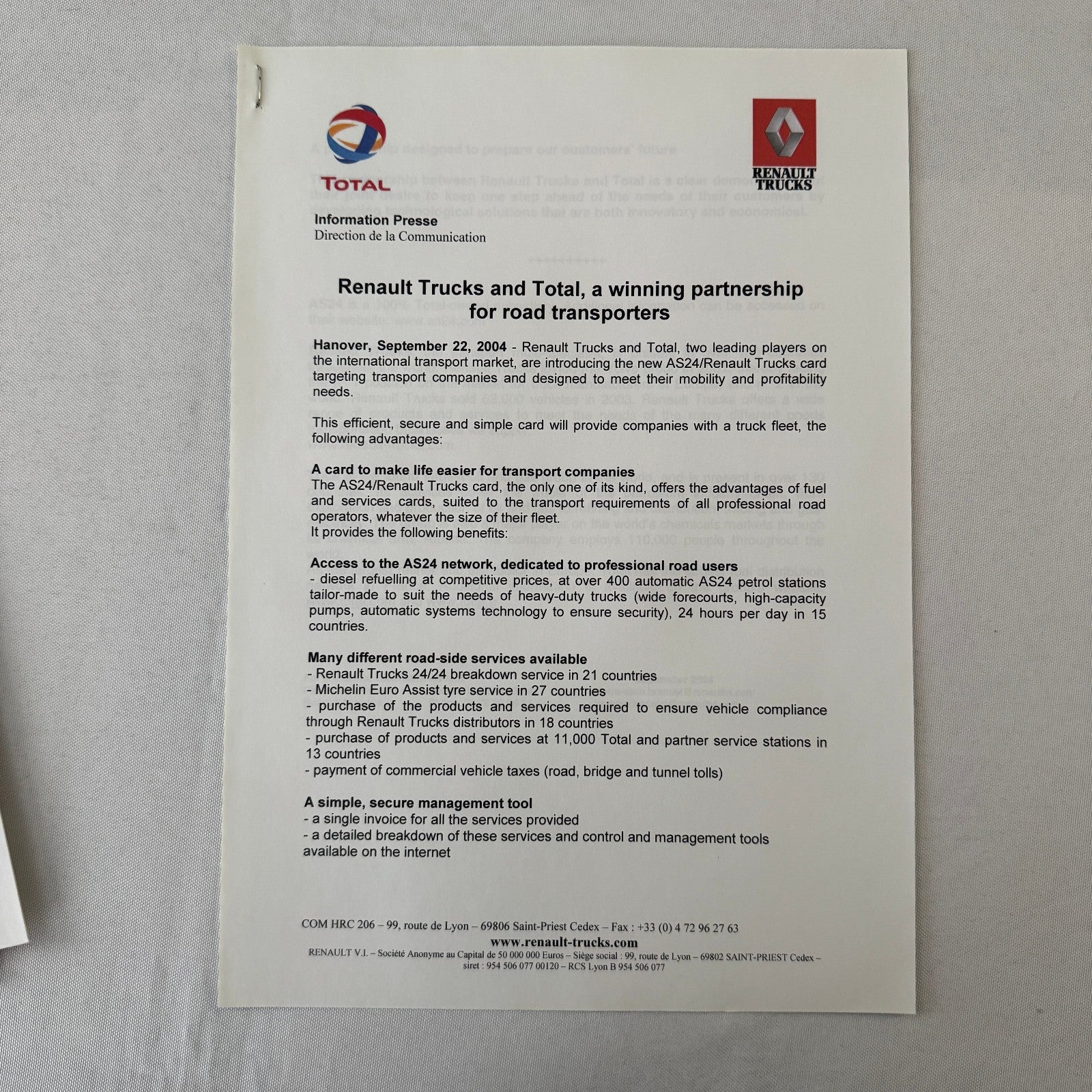 2004 Renault Commercial Truck Press Kit with Photo CD GERMAN