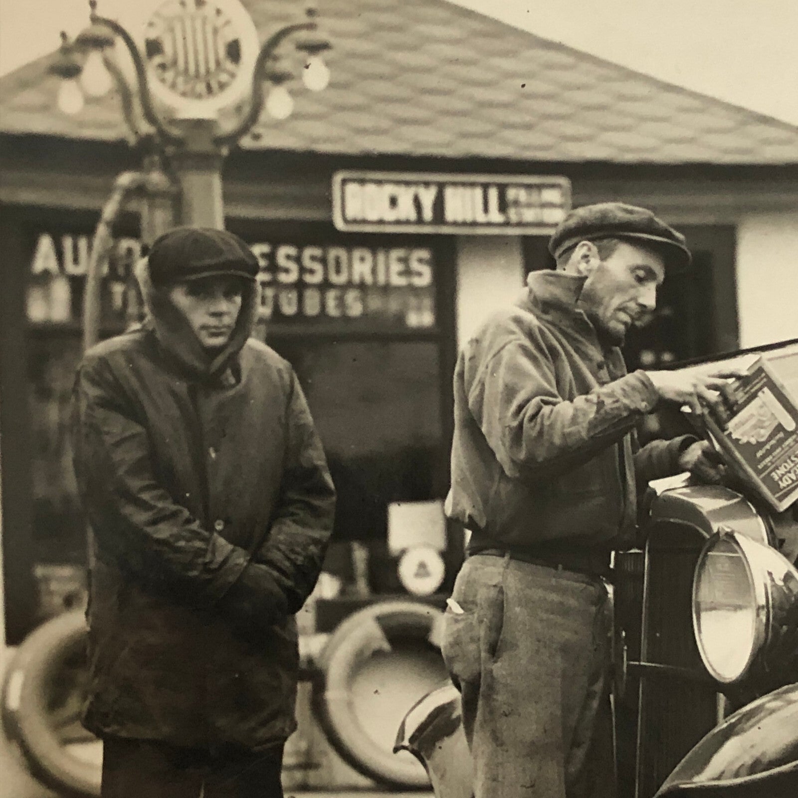 Press Photo Photograph Car Automobile at Service Garage Keystone Underwood