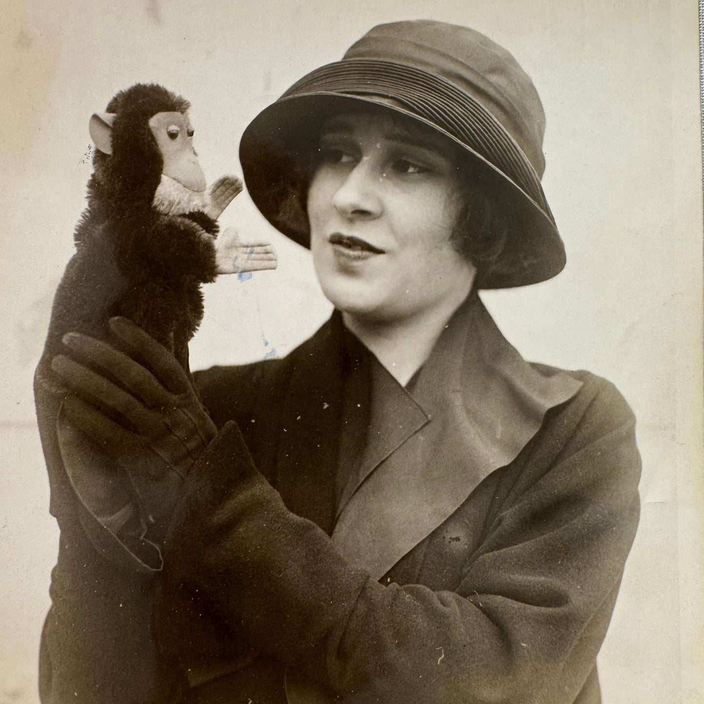 Vintage Press Photo Photograph 1923 Woman with Steiff Jocko Monkey Puppet