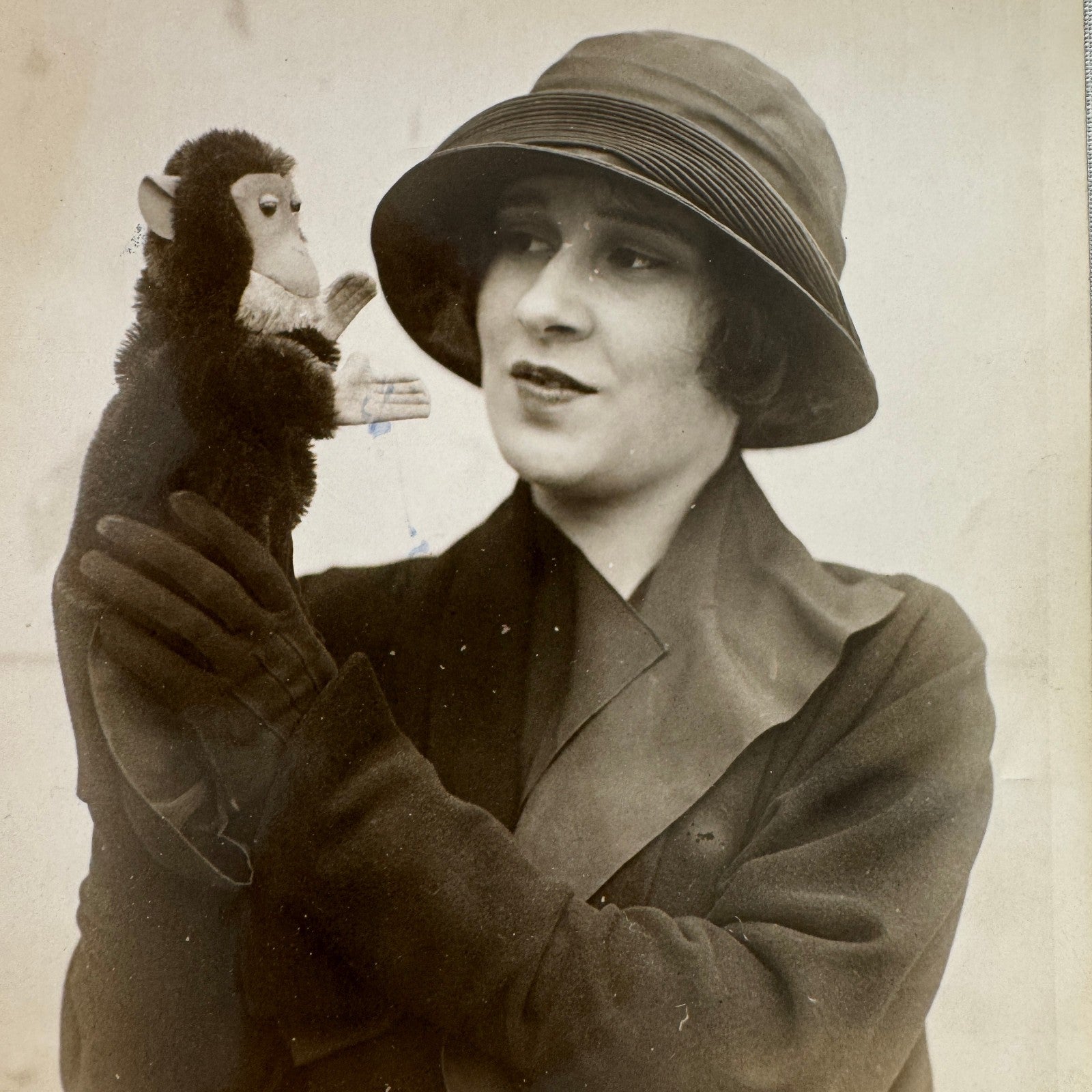 Vintage Press Photo Photograph 1923 Woman with Steiff Jocko Monkey Puppet
