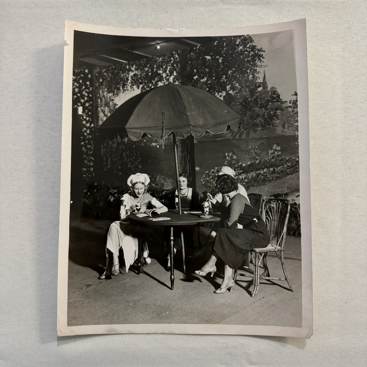 Vintage Press Photo Photograph British Beautiful Women at Ice Cream Exhibition
