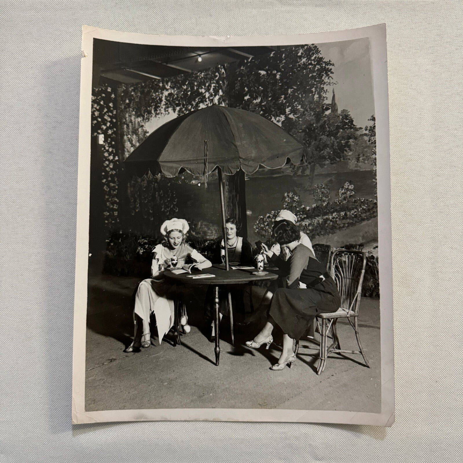 Vintage Press Photo Photograph British Beautiful Women at Ice Cream Exhibition