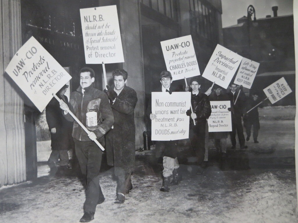 1945 Press Photograph Photo UAW CIO Workers Protest Charles T Douds Removal 