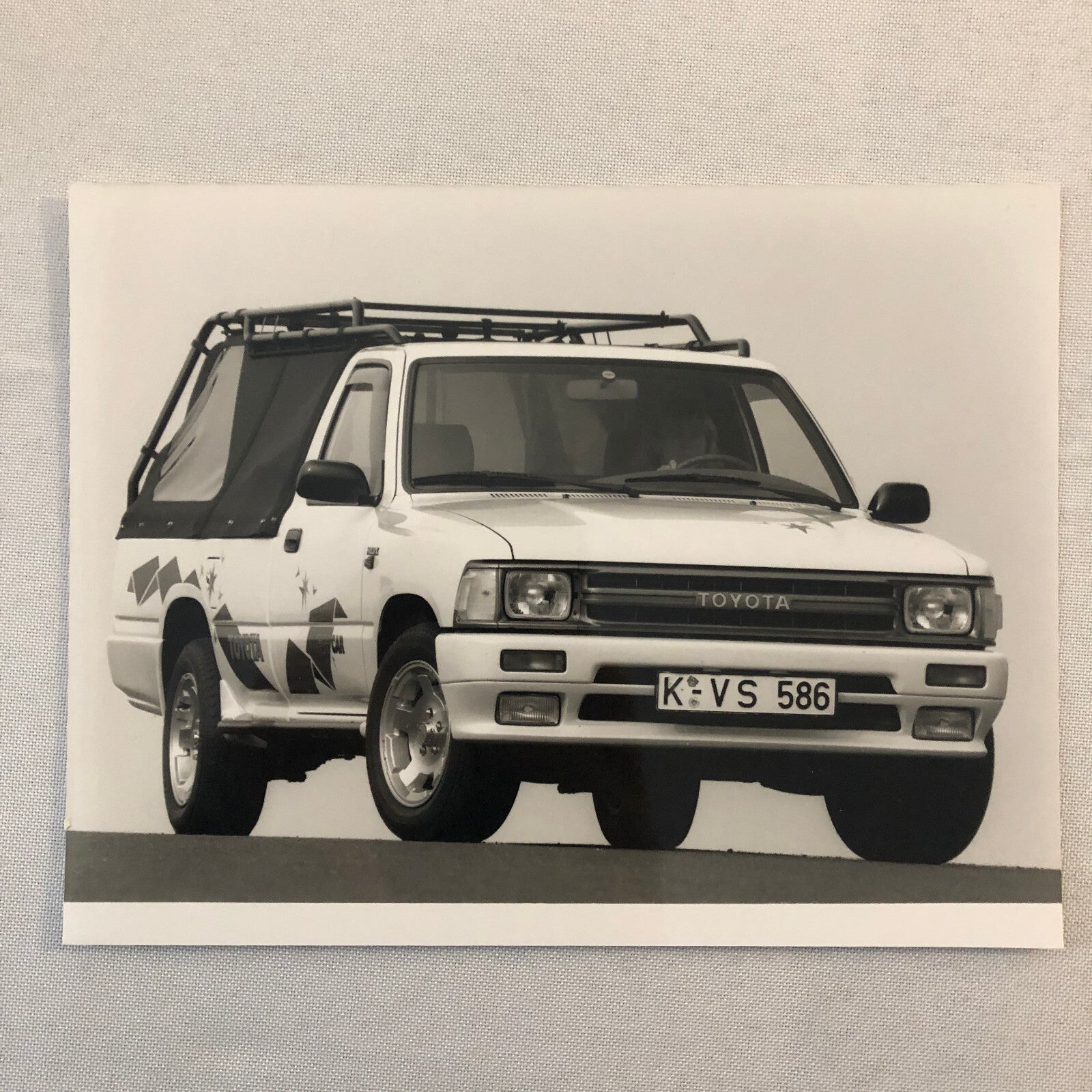1989 Toyota Truck Press Kit with Photos Liteace Hiace Hilux Model F GERMAN Text