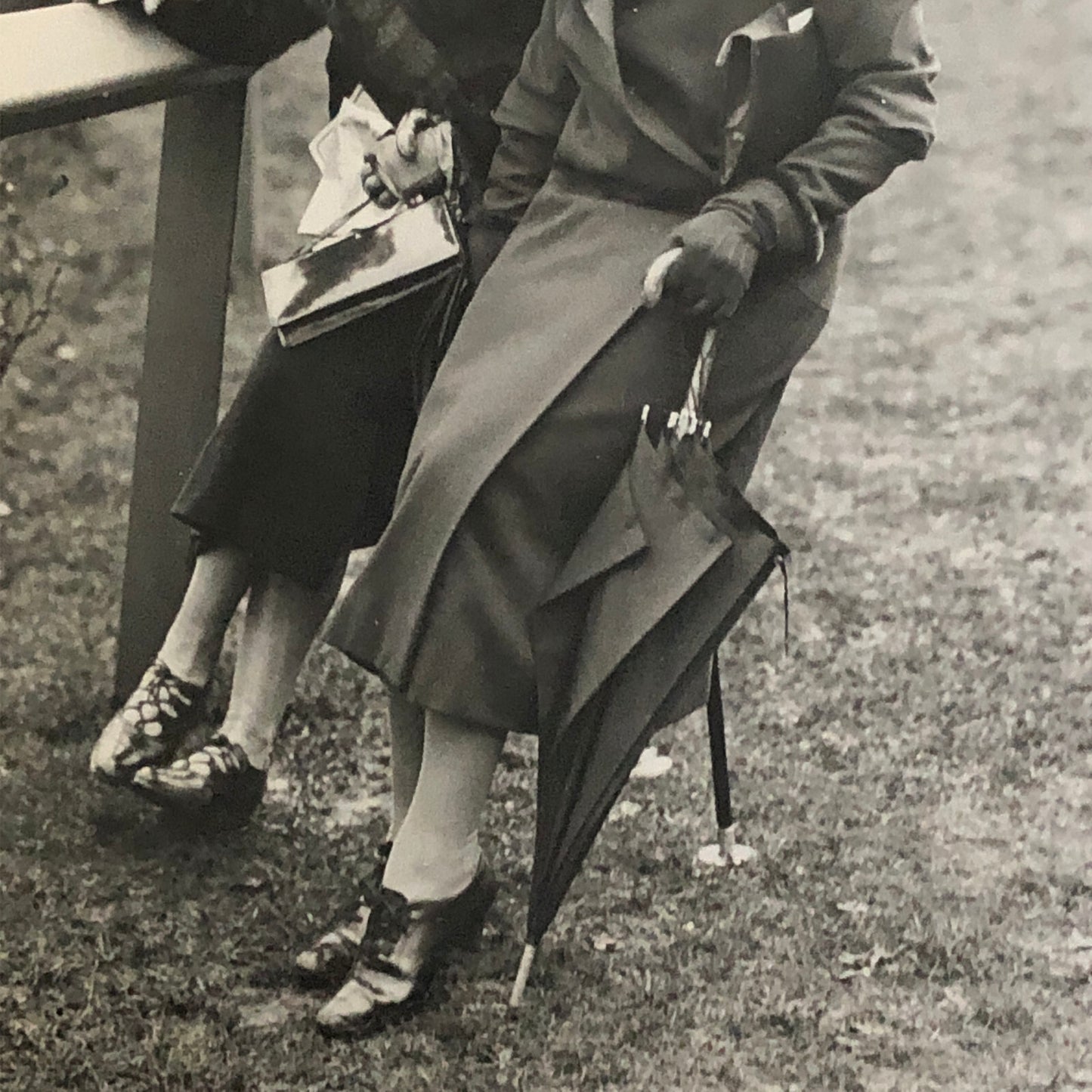 Vintage Press Photo Photograph Military Meeting at Sandown Park UK Women UK