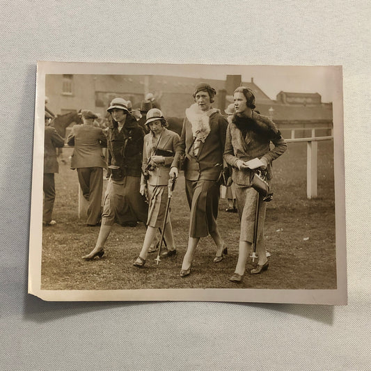 Press Photo Photograph Ladies at Horse Racing Edinburgh 1933 Underwood Photo