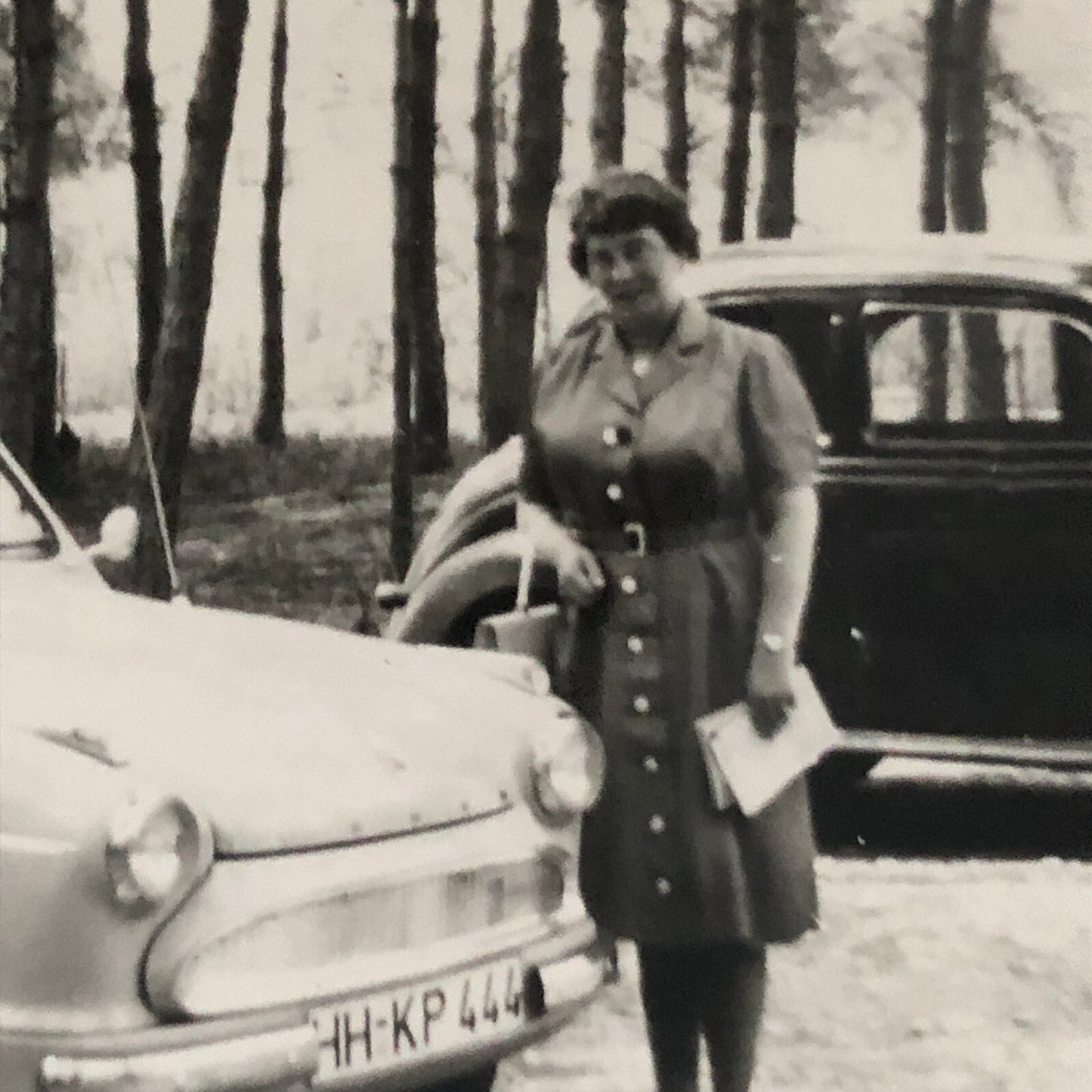 Vintage Photo Photograph Snapshot Woman with Car Automobile AL22SM2