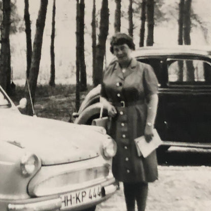 Vintage Photo Photograph Snapshot Woman with Car Automobile AL22SM2