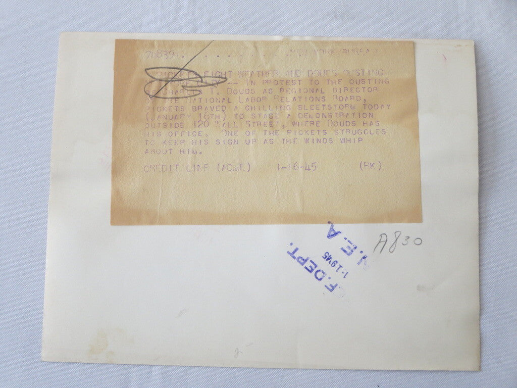 1945 Press Photograph Photo UAW CIO Workers Protest Charles T Douds Removal 