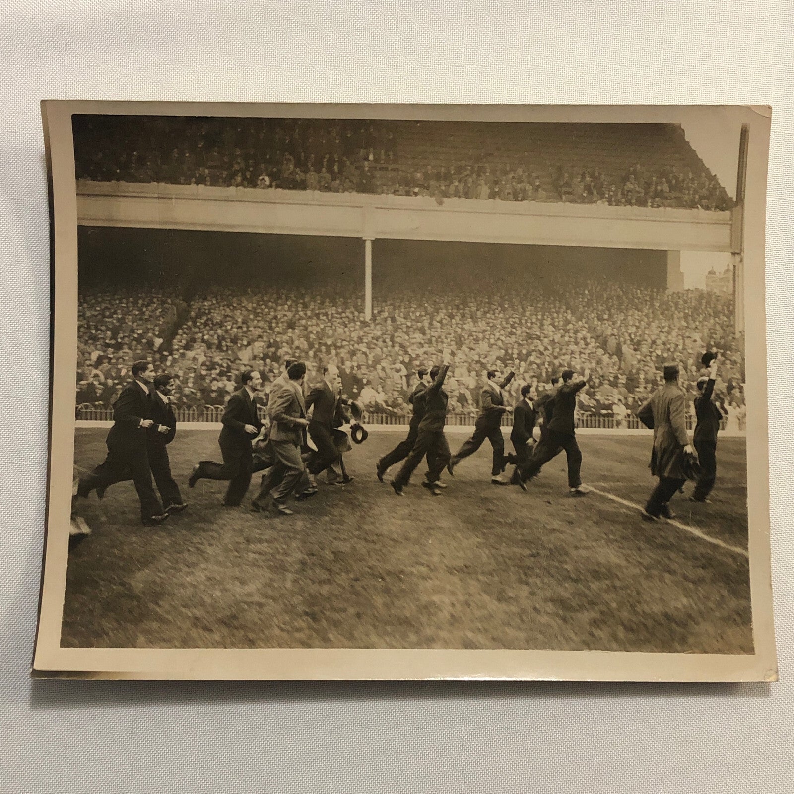 Press Photo Photograph Soccer Football 1933 Peruvian Team Arsenal v New Castle