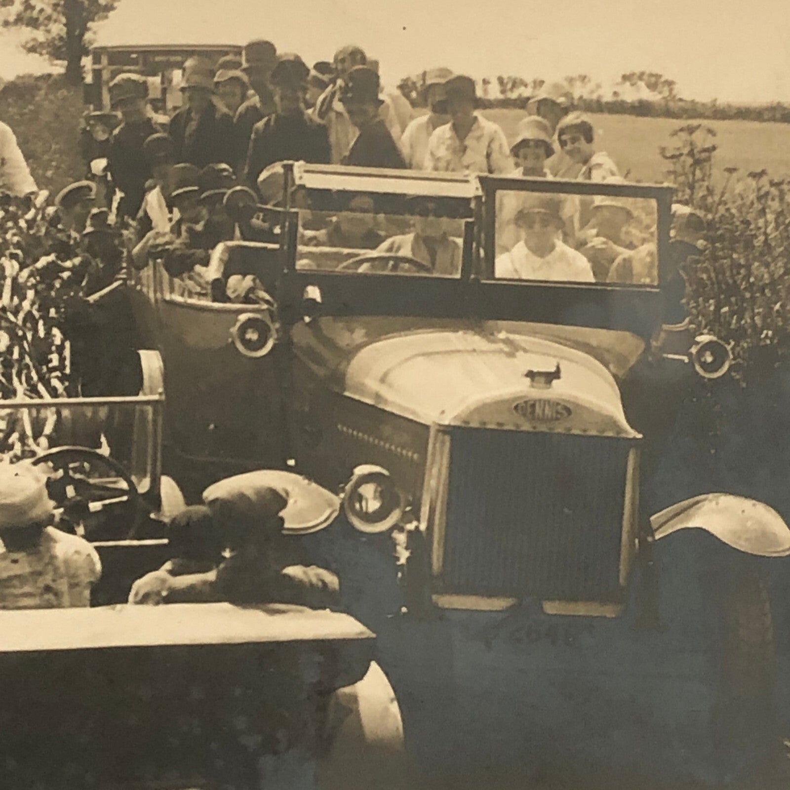 Press Photo Photograph Dennis Truck Car Stuck on Narrow Road London Sussex