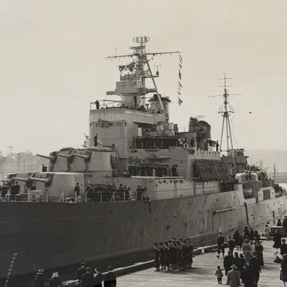 Royal Canadian Military Ship HMCS Quebec Press Photo Photograph 1952 Boat