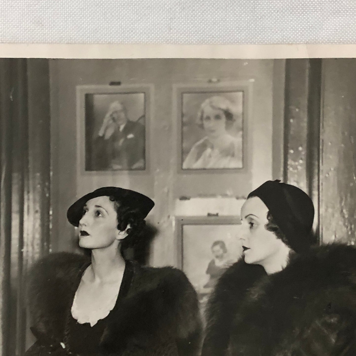 Vintage Press Photo Photograph London Art Exhibition Women Peter North Artist