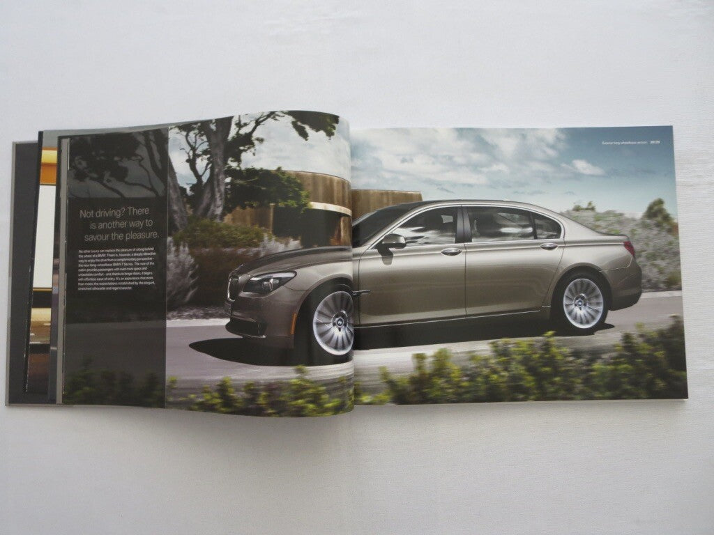 2009 BMW 7 Series HARDCOVER Book Sales Brochure Catalog 750i 750Li