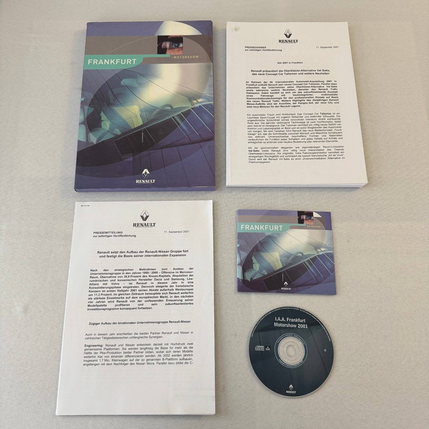 2001 Renault Frankfurt Autoshow Program Photo CD Clio Twingo Kangoo Espace